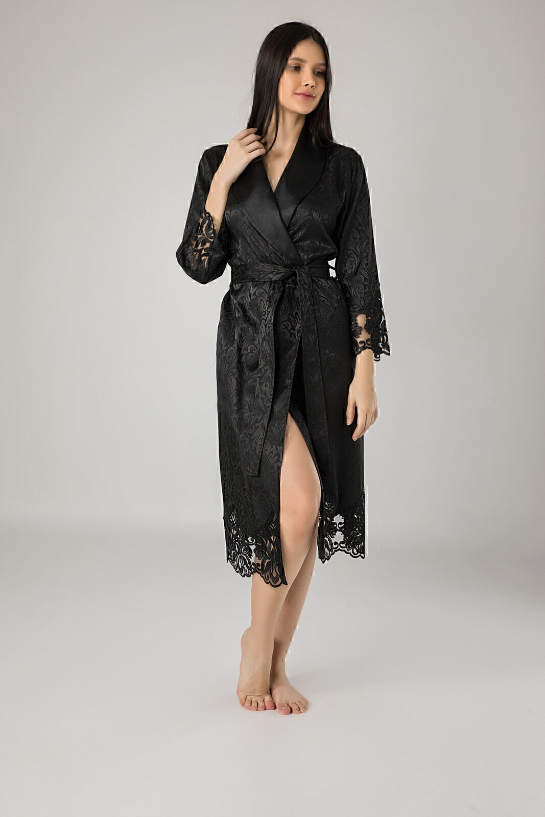 Жіночий сатиновий халат Nusa з мереживом чорний