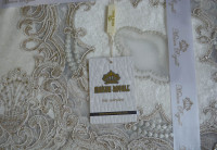 Велюровая скатерть с кружевом Maison 160×350 см Yildiz (Кремовая)