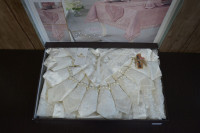 Велюровая скатерть с ранером Selin Aylin Set 160×220+12 салфеток (Кремовая)