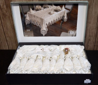 Велюровая скатерть с ранером Selin Azra Set 160×220+12 салфеток (Кремовая)